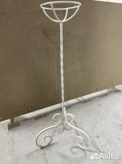 Стойки металические под кашпо/ декоративные цветы