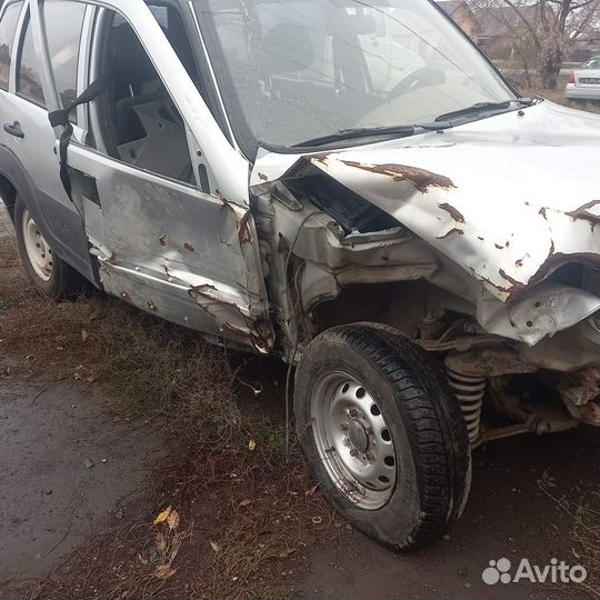 Chevrolet Niva 1.7 МТ, 2011, битый, 100 000 км