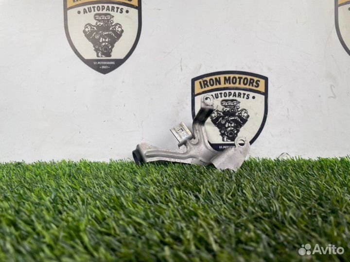 Кронштейн Mercedes-Benz S-Class W221 M272 2012