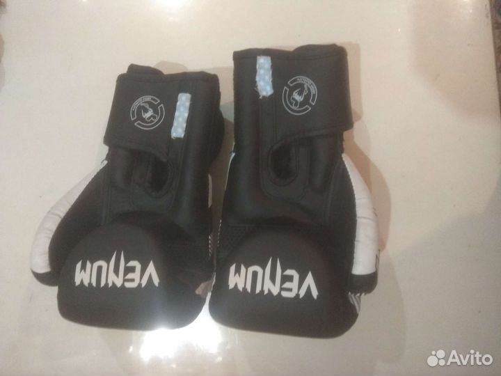 Боксерские перчатки