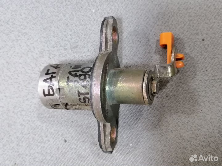 Личинка замка багажн.Toyota Corona ST190 1992-96