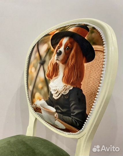 Стул мягкий медальон