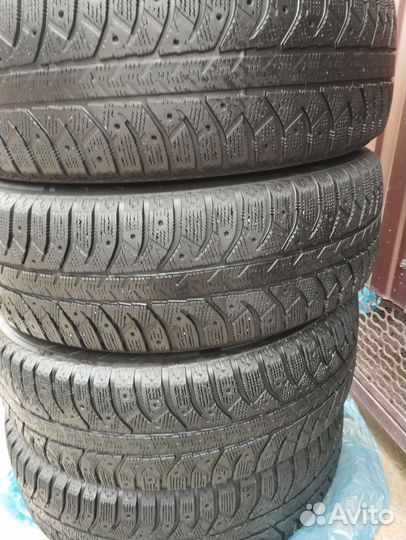 Bridgestone Ice Cruiser 7000S 225/65 R17 106