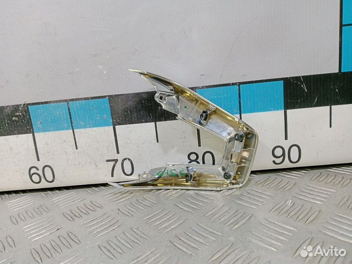 Б/У Накладка рулевого колеса нижняя#002