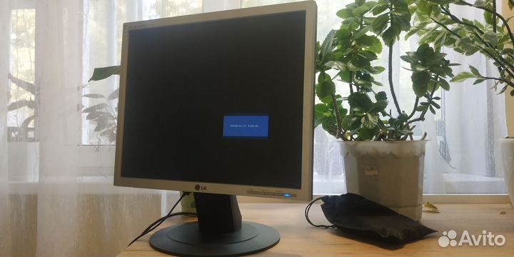 Монитор LG Flatron l1750u