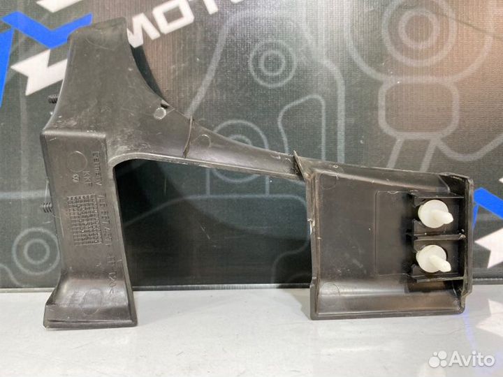 Пластик багажника левый Volkswagen Touareg 7L