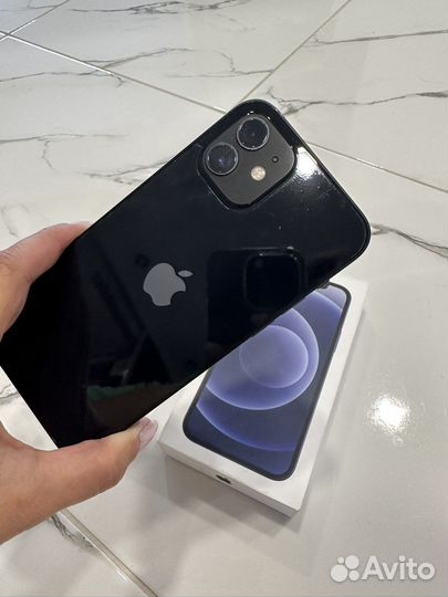 Телефон iPhone 12
