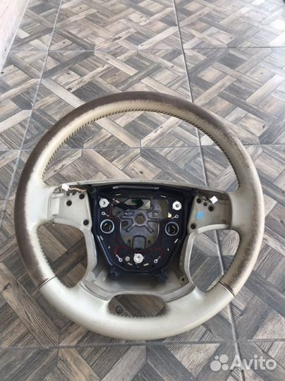 Бежевый руль Volvo XC70