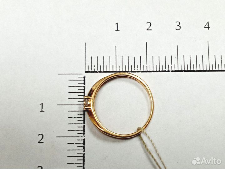 Кольцо с синтетическим камнем Золото