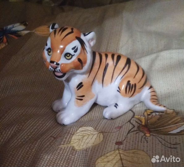 Статуэтка тигренок