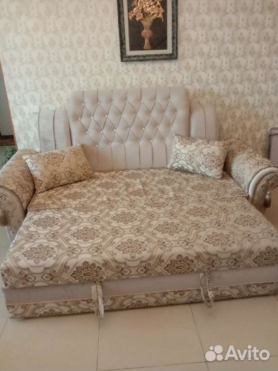 Диваны и кресло стол бу