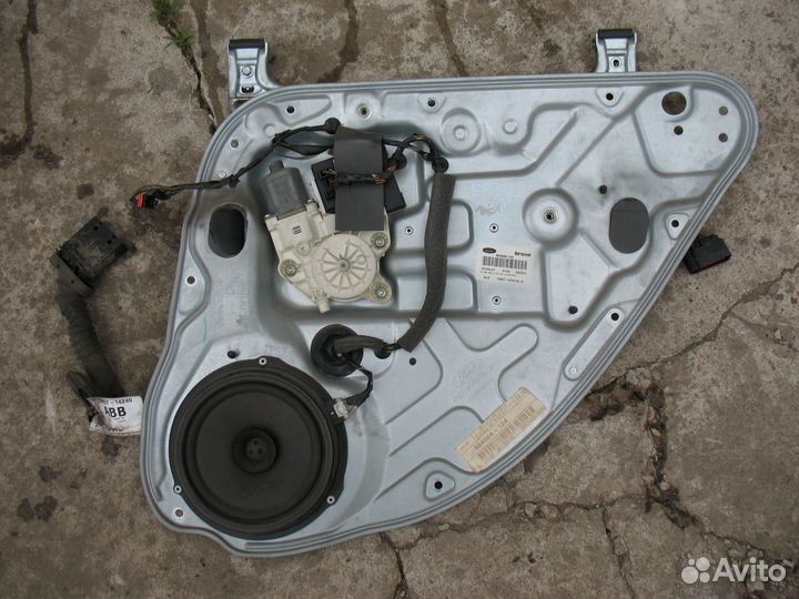 Задний стеклоподъемник левый/правый Ford Focus 2