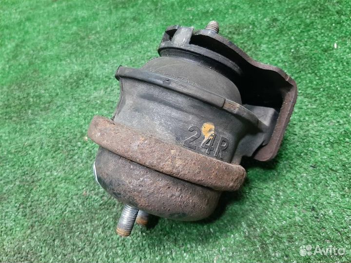 Опора (подушка) двигателя правая Suzuki Grand Vit