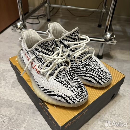 Кроссовки Adidas Yeezy Boost 350 V2 Zebra