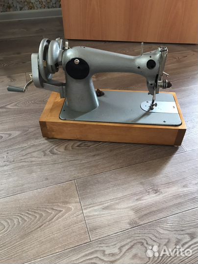 Швейная машина 