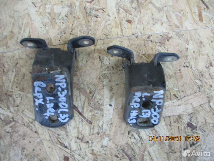 Петли левых дверей Ниссан NP300