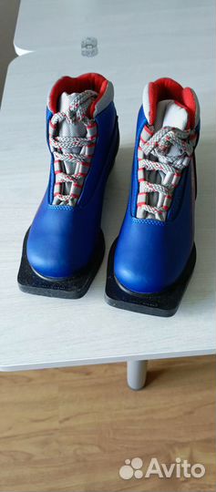 Продам детские лыжнфе ботинки р. 33