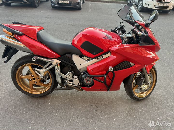 Продам Honda VFR800