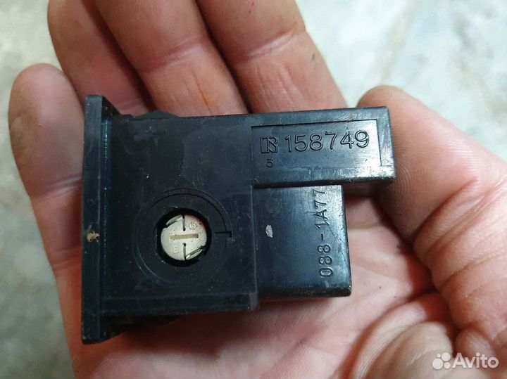 Кнопка обогрева Toyota Land Cruiser Prado 90