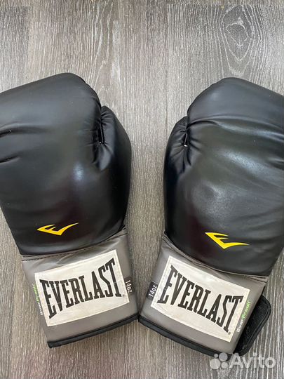 Боксерские перчатки мужские 14oz Everlast