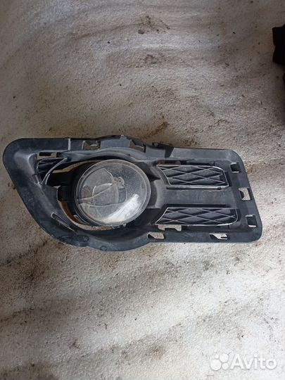 Рамка противотуманной фары прав. Volkswagen Tiguan