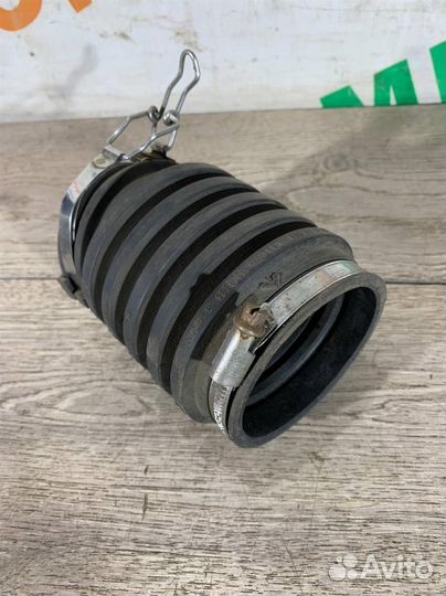 Патрубок воздушного фильтра Mercedes Benz-Мерседе