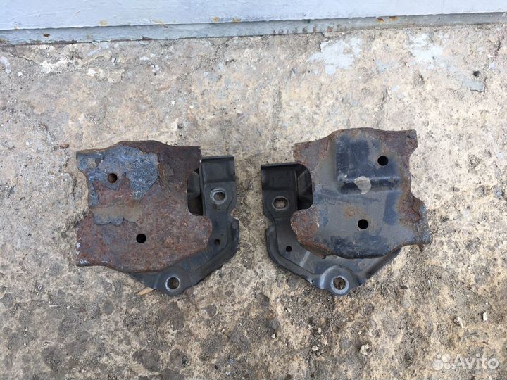 Кронштейн заднего бампера Тойота Королла Е150(доми