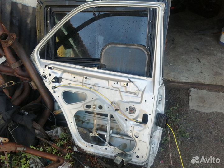 Задняя левая дверь мерседес с202