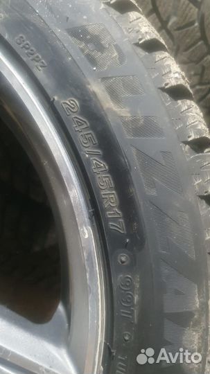 Bridgestone Blizzak Spike-02 245/45 R17 99T