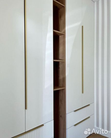 Шкаф белый до потолка на заказ