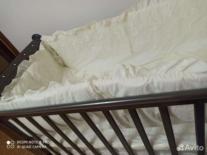 Детская кроватка с продольным маятником