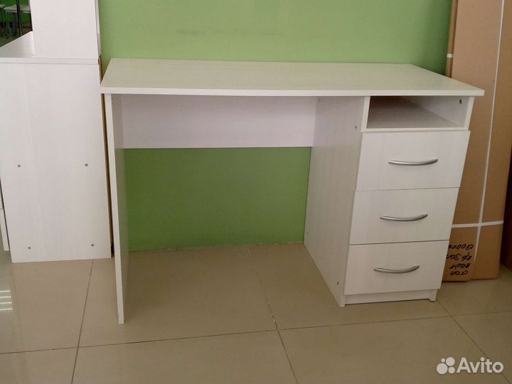 Стол компьютерный