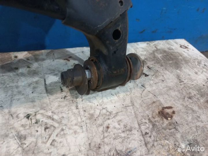 Рычаг подвески нижний левый Toyota Land Cruiser