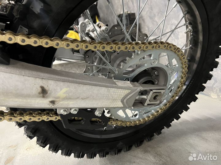 Среднеразмерный эндуро Apollo Tracker 250LE с японским карбюратором Nibbi и регулируемой подвеской