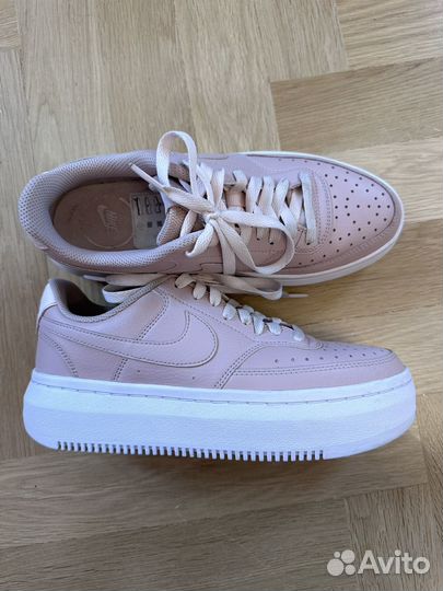 Кроссовки Nike женские