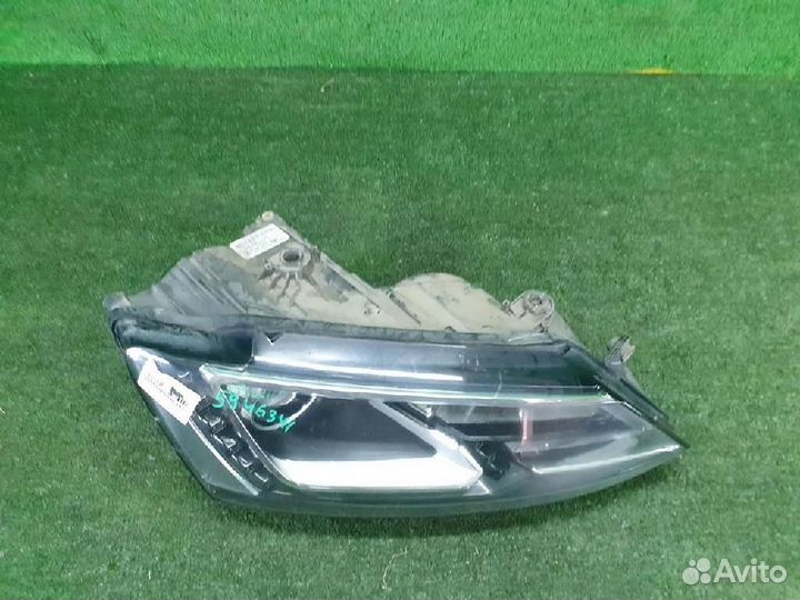 Фара правая Volkswagen Jetta