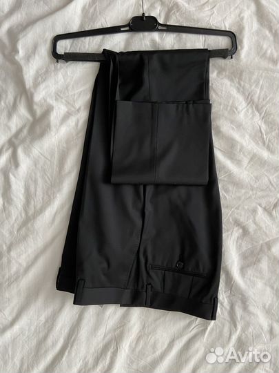 Мужской классический костюм черный