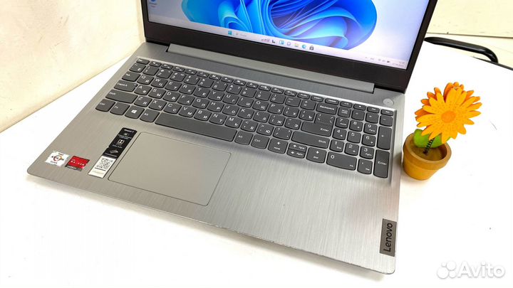 Ноутбук Lenovo для работы и учебы Full HD/SSD