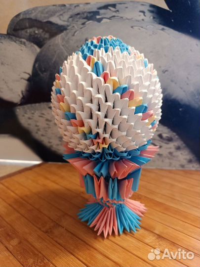 Яркое пасхальное яйцо в технике модульного оригами