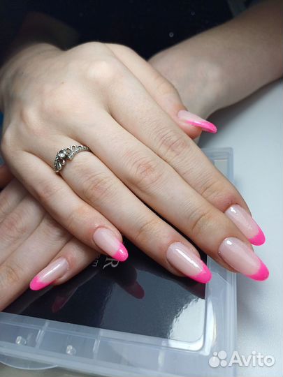 Модель на наращивание ногтей