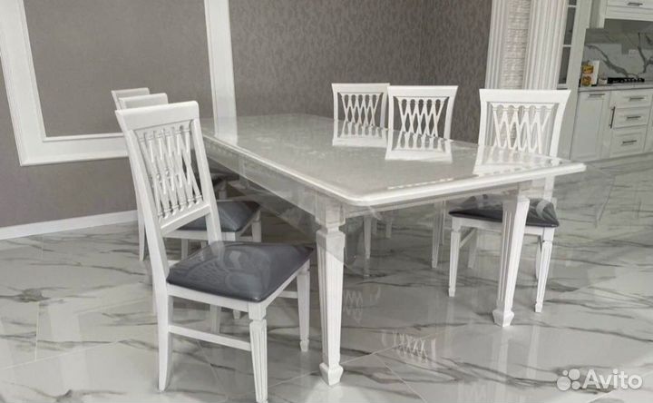 Стол и стулья