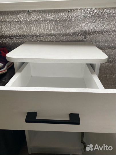 Тумбочка