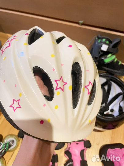 Роликовые коньки, защита, шлем