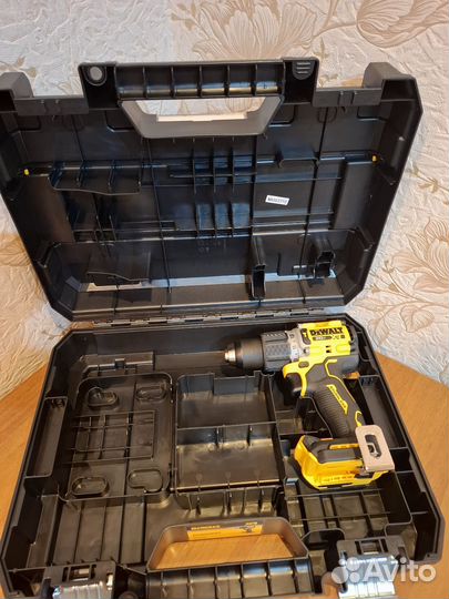 Шуруповерт ударный Dewalt dcd805