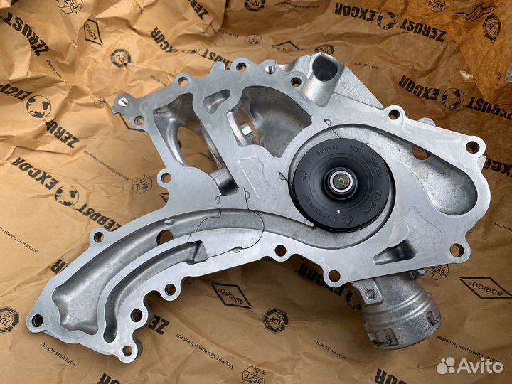 Помпа оригинал М157 5.5 AMG Mercedes 2012 - 2018