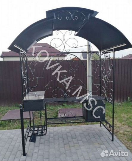 Мангал с крышей