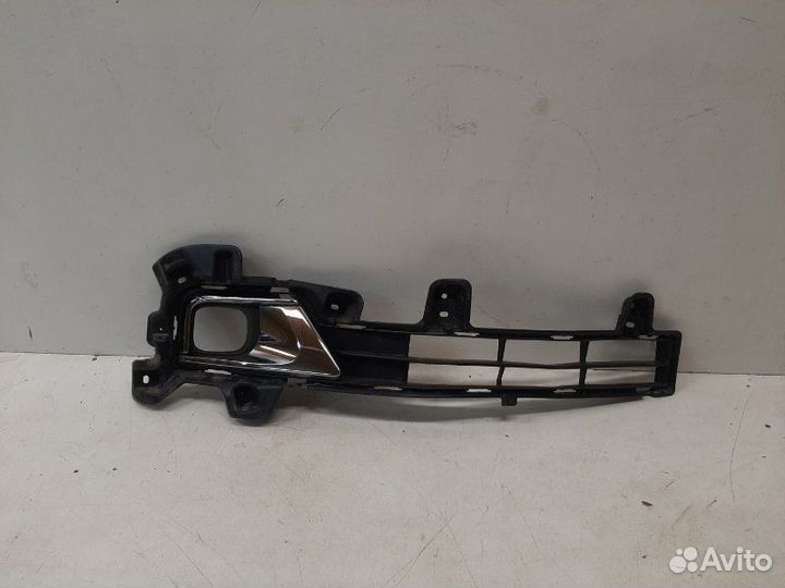Решетка бампера передняя правая Toyota Land