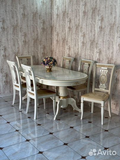 Стол и стулья