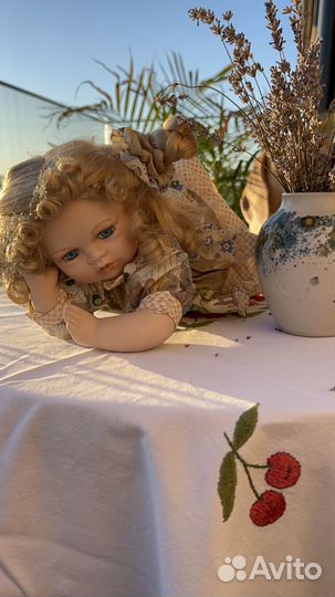 Фарфоровая кукла Classic Doll Collection