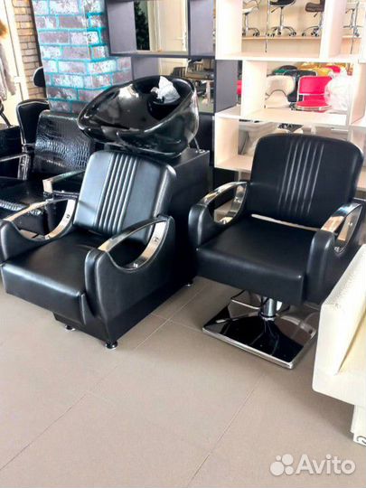 Парикмахерское кресло и мойка